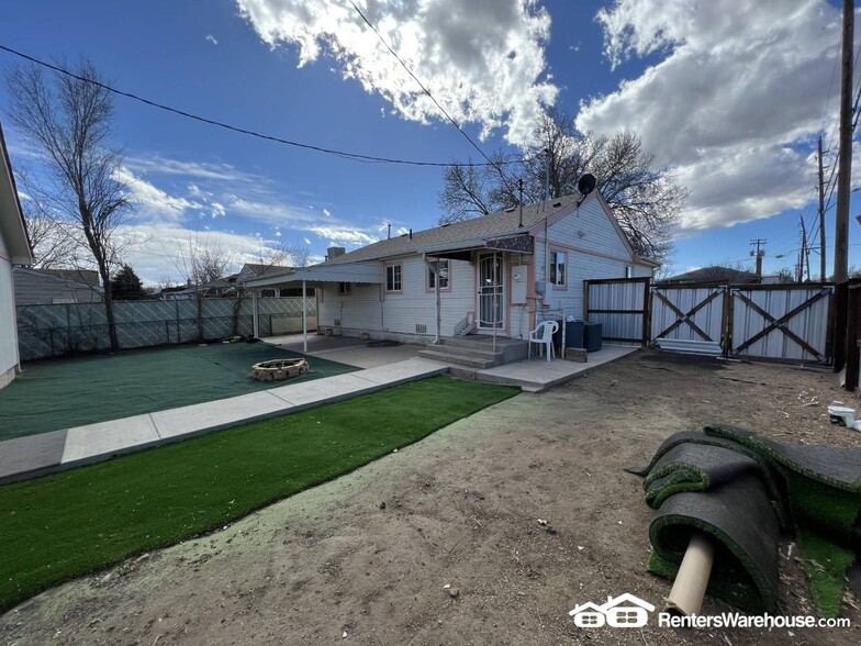 Building Photo - 4748 Shoshone St