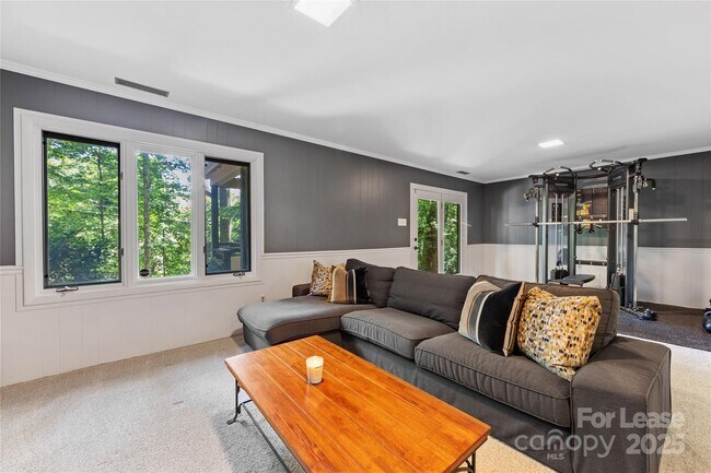 Building Photo - 3329 Winnipeg Cir