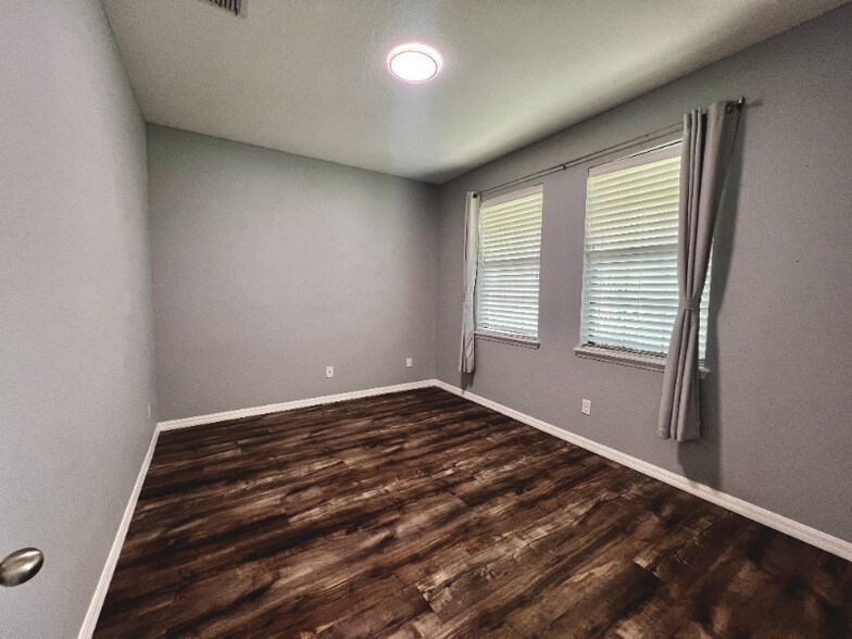 Building Photo - 13318 Longacre Dr