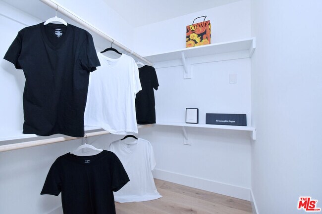 Building Photo - 11640 Woodbridge St