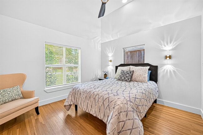 Building Photo - 5121 Locust St