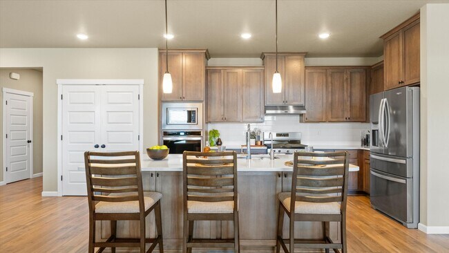 Building Photo - Move-In Ready West Richland Rental – 3-Car Garage, Fenced Yard, Hot Tub Included