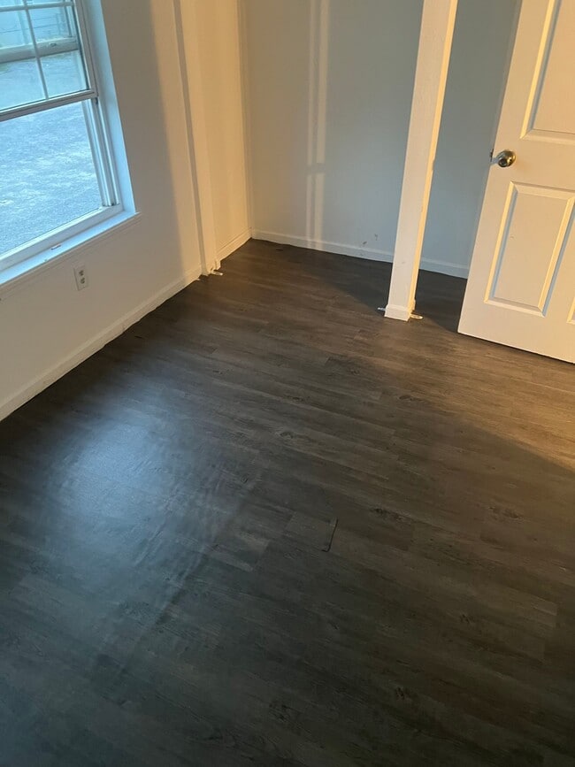 Building Photo - 518 Hope St