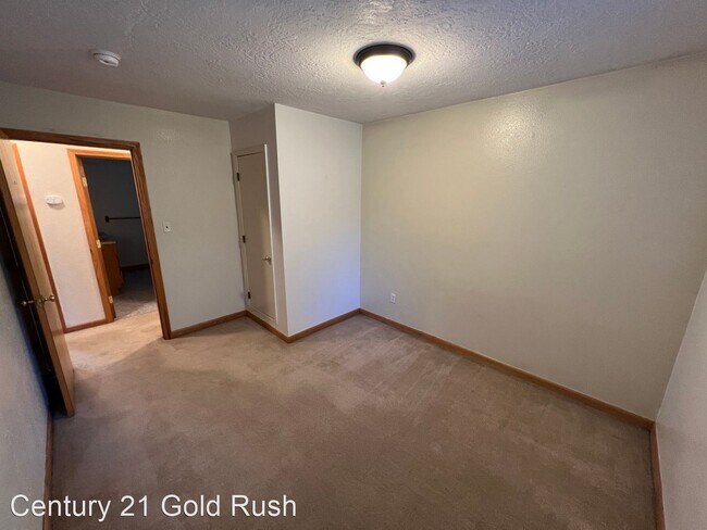 Building Photo - 4 br, 2 bath House - 2500 Mission Road
