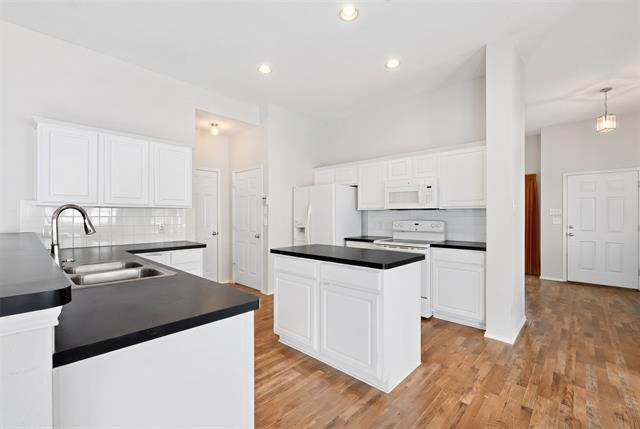 Building Photo - 9844 Meadow Rue Dr