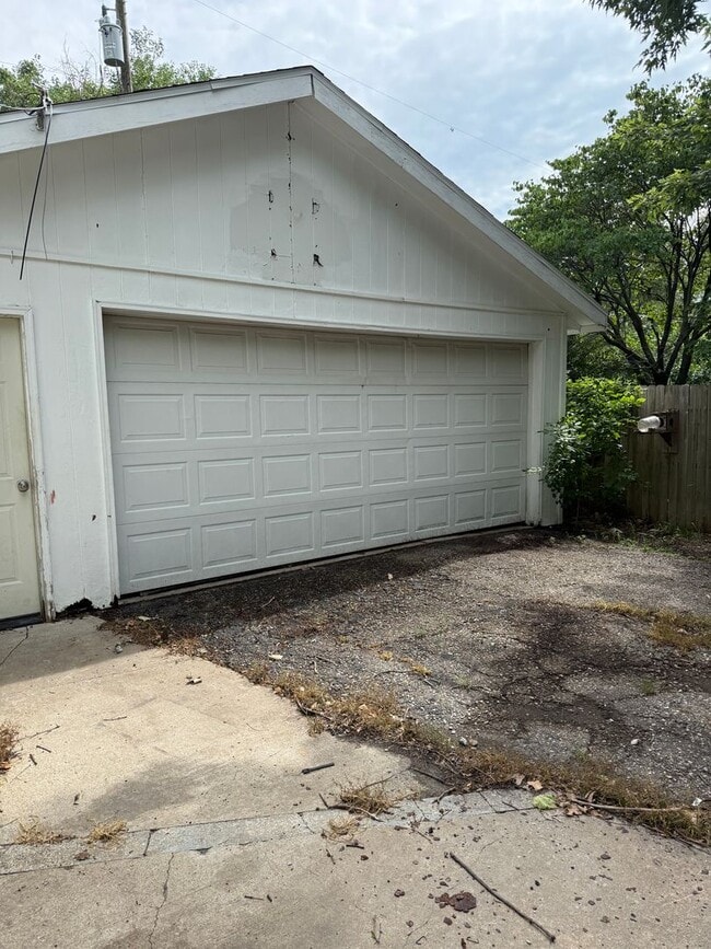 Building Photo - 3BR/1BA with overside detached garage read...