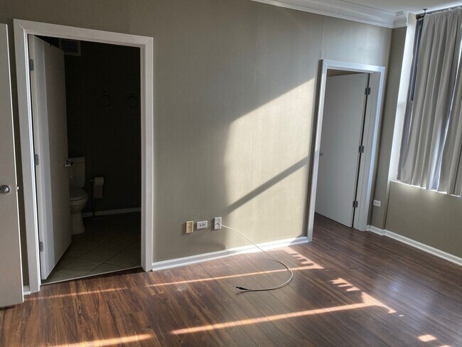 Building Photo - 330 N Jefferson St