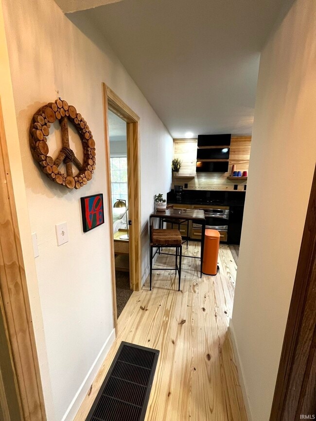 Building Photo - 624 Monroe St