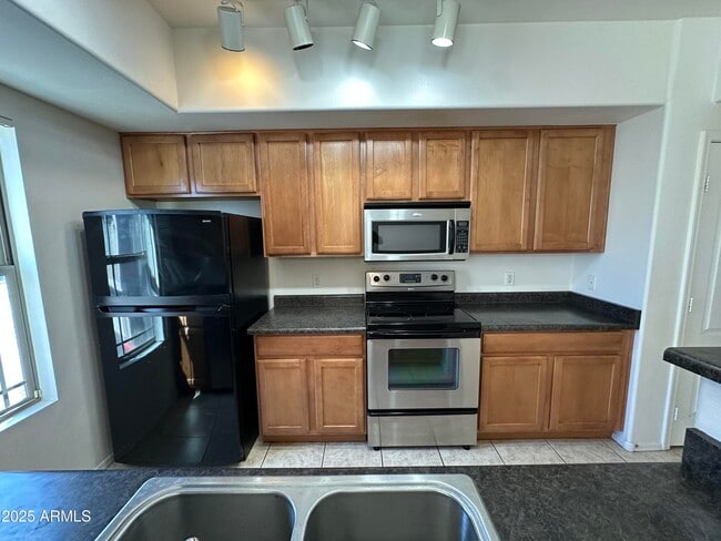 Building Photo - 280 S Evergreen Rd