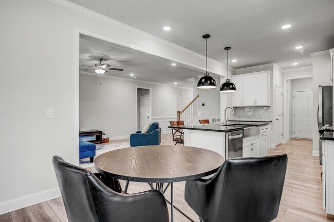 Building Photo - 220 Karlov Rd