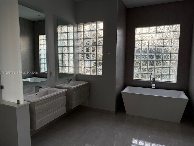 Building Photo - 5455 SW 191st Terrace