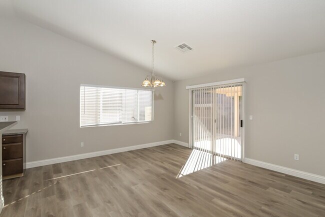 Building Photo - 655 Camp Hill Rd