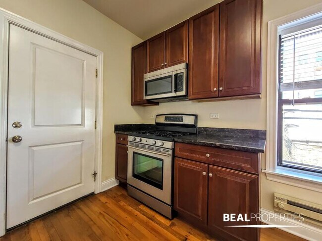 Building Photo - 1 bedroom in CHICAGO IL 60613