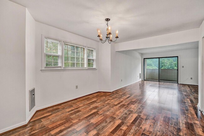 Building Photo - 5260 Crossbow Cir