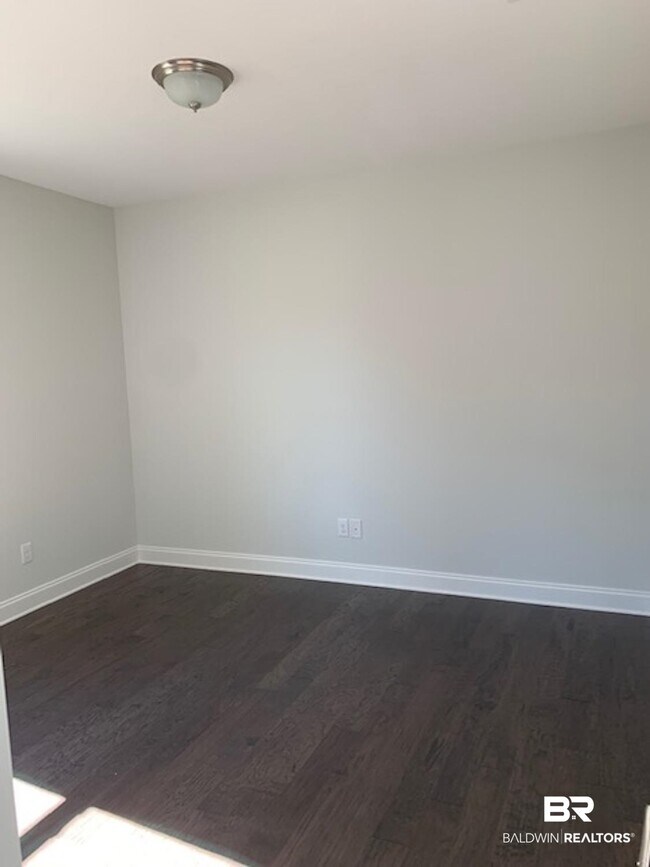 Building Photo - 916 Charleston Loop