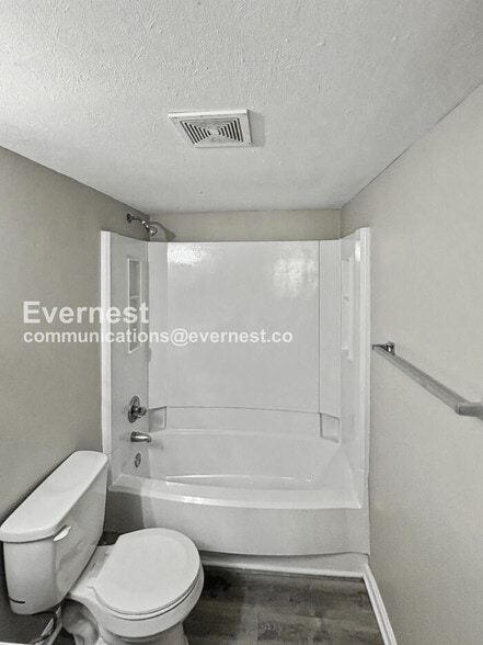 Building Photo - 800 Cedar Lake Dr SE