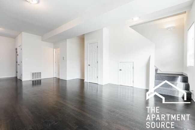 Building Photo - 2438 N Ashland Ave