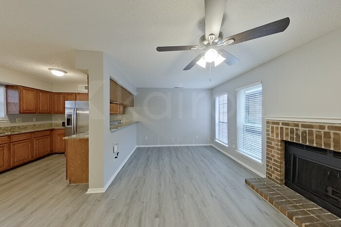 Building Photo - 822 Courtenay Pl