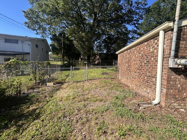 Building Photo - 4000 Webb Rd