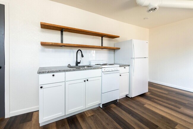 Building Photo - 421 N Emporia Ave