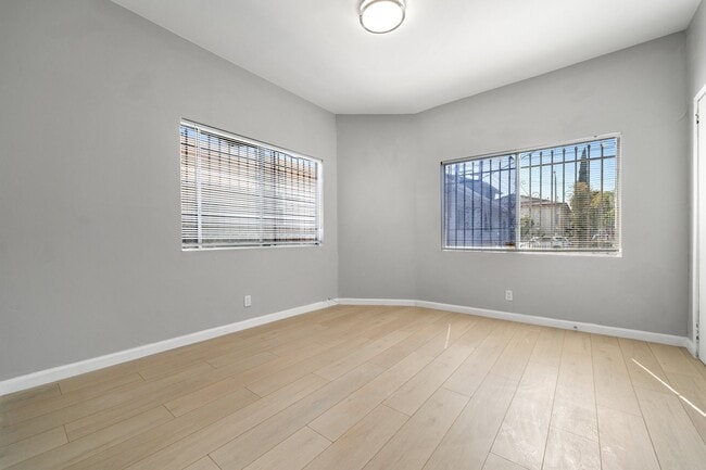 Building Photo - 2034 Eastlake Ave