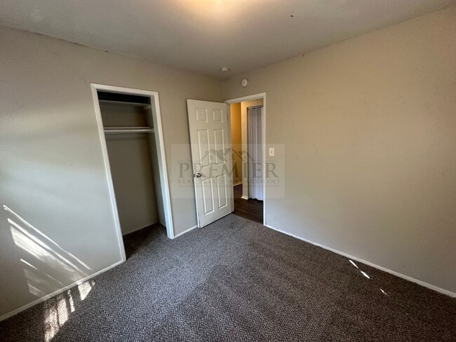 Building Photo - 2709 Highland Dr