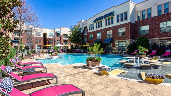 Building Photo - 5353 Las Colinas Blvd