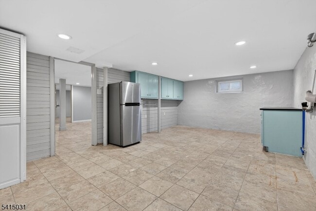 Building Photo - 2096 Lentz Ave