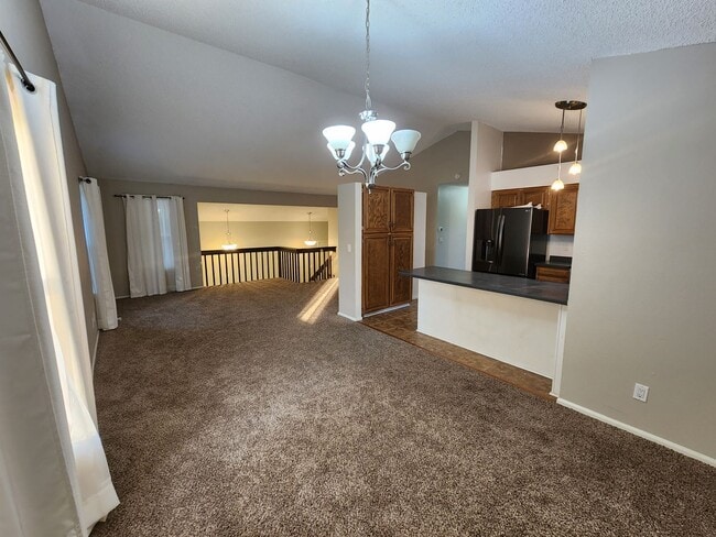Building Photo - Huge 3 Bed 2 Bath Home With Patio, Deck, a...
