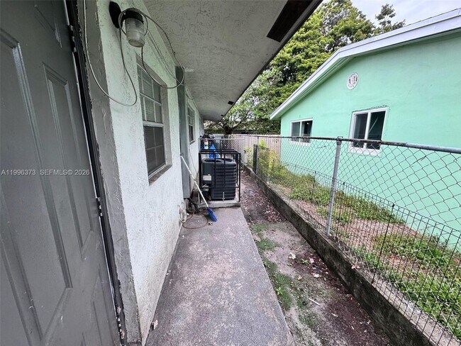 Building Photo - 990 Phippen Waiters Rd