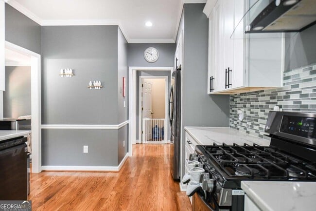 Building Photo - 304 Bridle Path