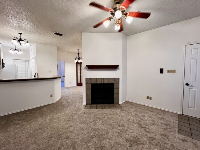 Building Photo - 4800 W Lovers Ln