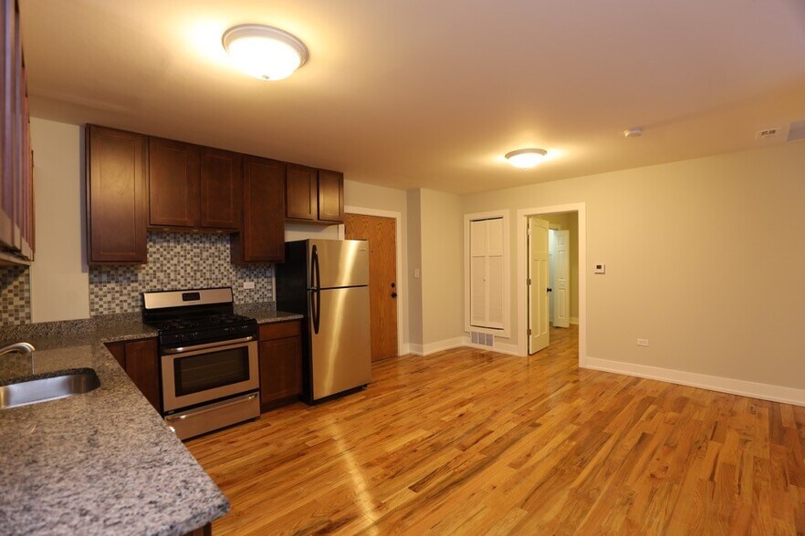 Building Photo - 556 W Arlington Pl