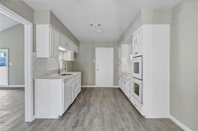 Building Photo - 9724 Summerwood Cir