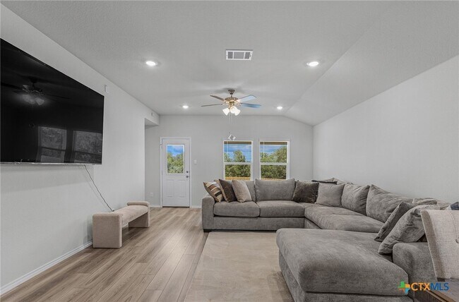 Building Photo - 4011 Baerlon Cv