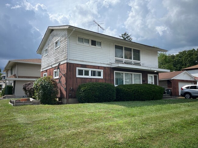 Building Photo - 220-222 Stoddard Ave