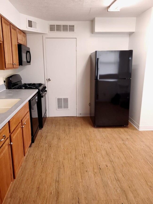 kitchen - 140 Buckeye Cir