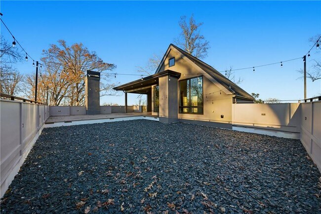 Building Photo - 1033 Reeder Cir NE