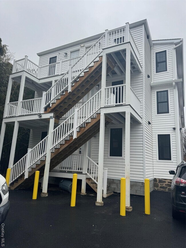 Building Photo - 544 Locust Ave