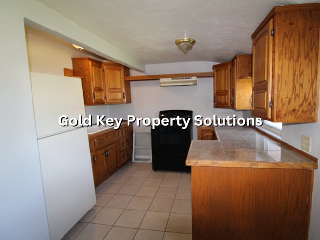Building Photo - 2-Story 3 BR 1 BA House with Dining Room SECTION 8 APPROVED