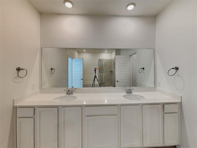 Building Photo - 2431 Klamath Dr