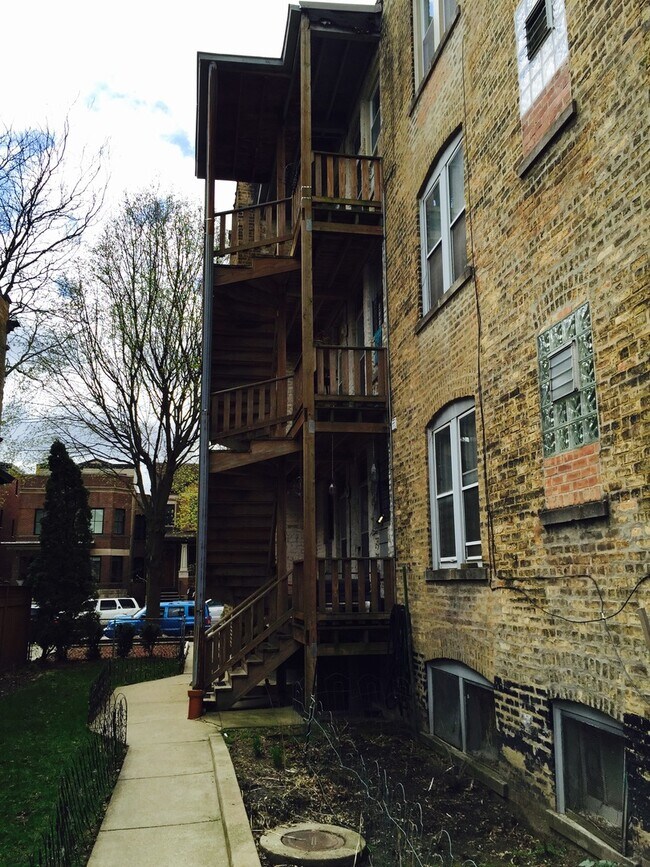 Building Photo - 3701 N Hoyne Ave
