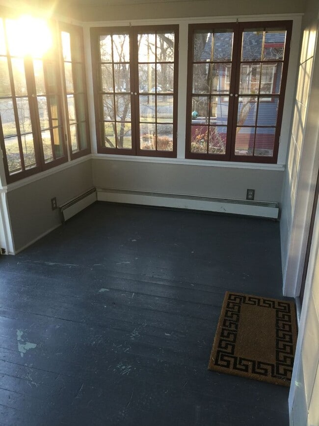 Building Photo - 2 bed 2 bath house