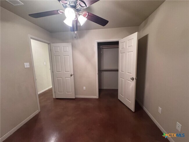 Building Photo - 1523 Aztec Trce