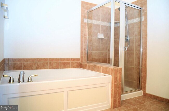 Building Photo - 43840 Hickory Corner Terrace