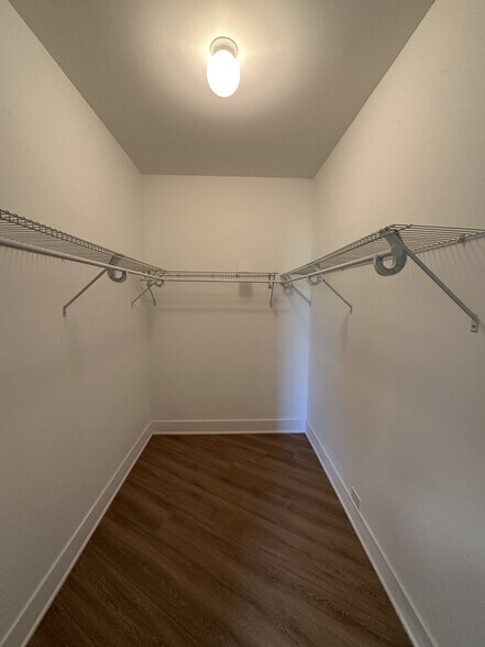 Building Photo - 730 Judson Ave