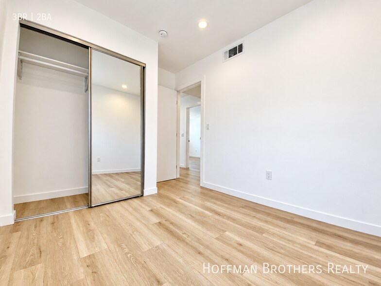 Building Photo - 233 Rosemont Ave