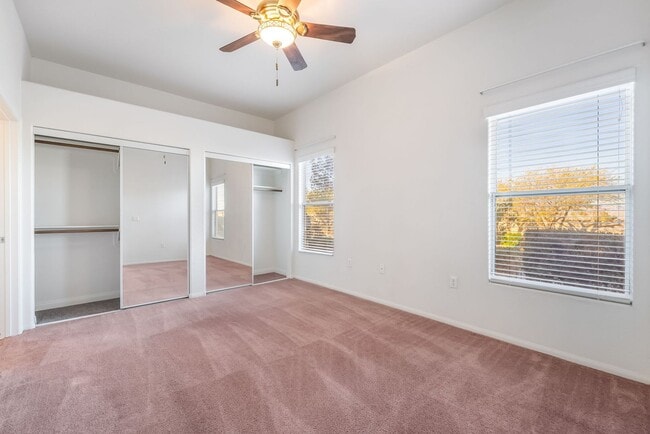 Building Photo - IMMACULATE 2 BEDROOM CONDO IN HENDERSON!