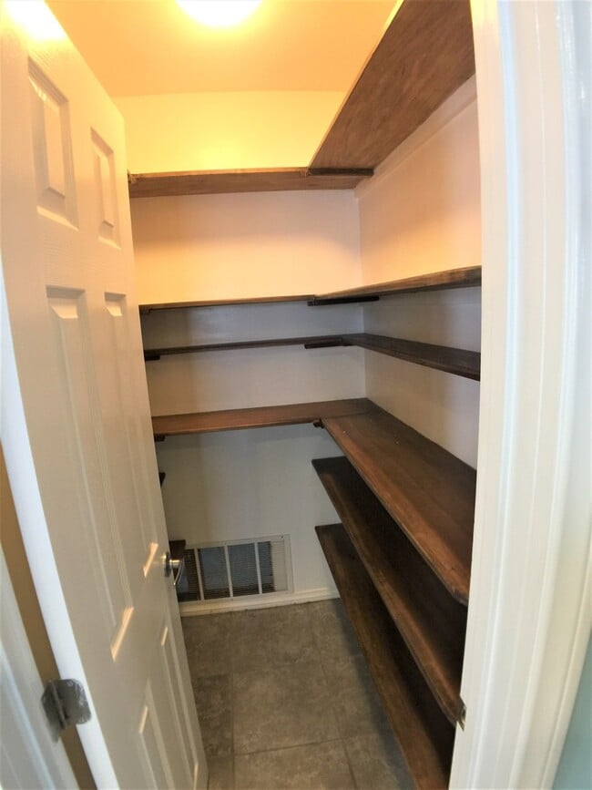 Building Photo - Spacious 4 Bed/2 Bath Spacious House for Lease in El Segundo