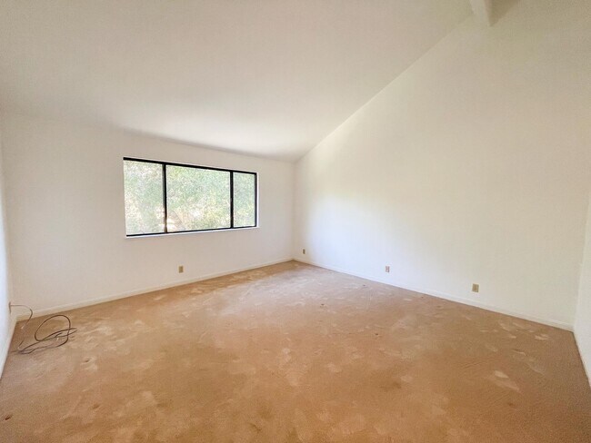 Building Photo - Castro Valley Home in Columbia